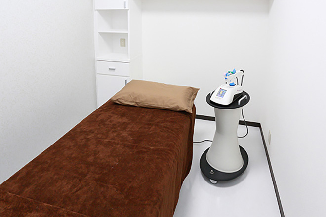 3点、ヒアル2点、ニュイ ヒアルロン酸注射（ニューラミス）0.5cc（ほうれい線など3部位