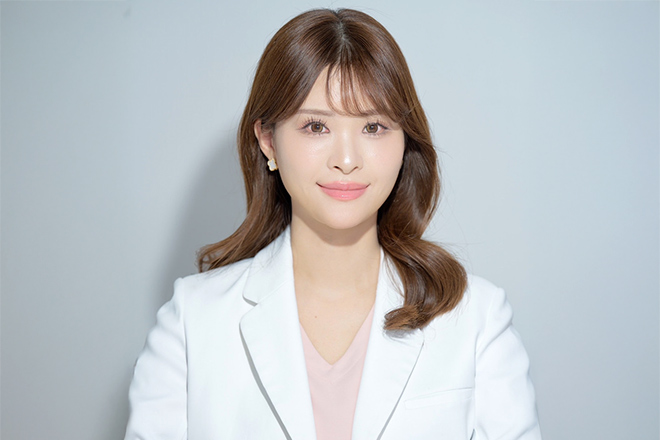 院長　望月 怜花