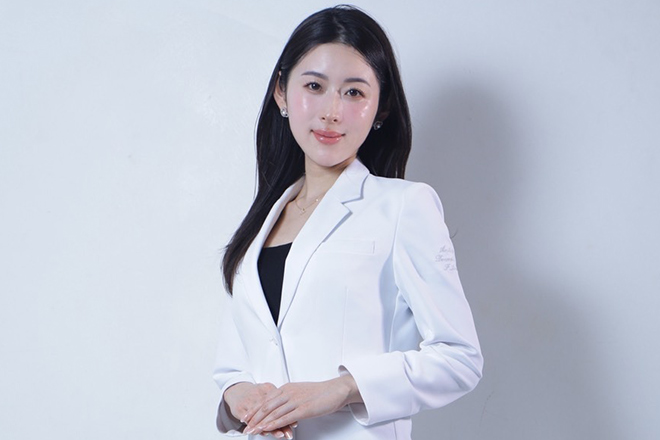 院長　堀崎 杏奈