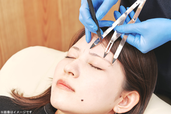 アートメイク（毛並みやパウダーなど3つの技法から選択）両眉［麻酔込